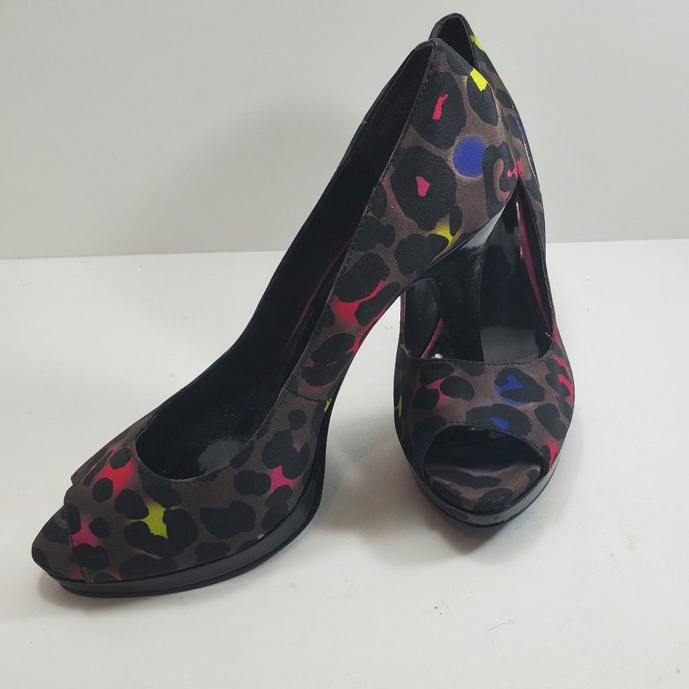 Vintage Nine West leopard print peep toe pumps